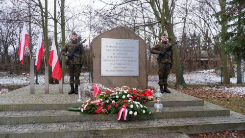 Zdjęcie przedstawia uroczystość obchodów 78. rocznicy Marszu Śmierci w Pruszczu Gdańskim